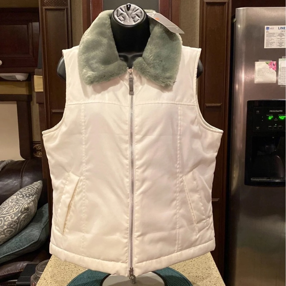 NWT Nike Vest Size Medium